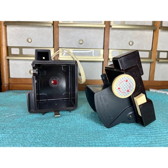 Imperial Debonair 620 Camera Black and red - Picture 7 of 10